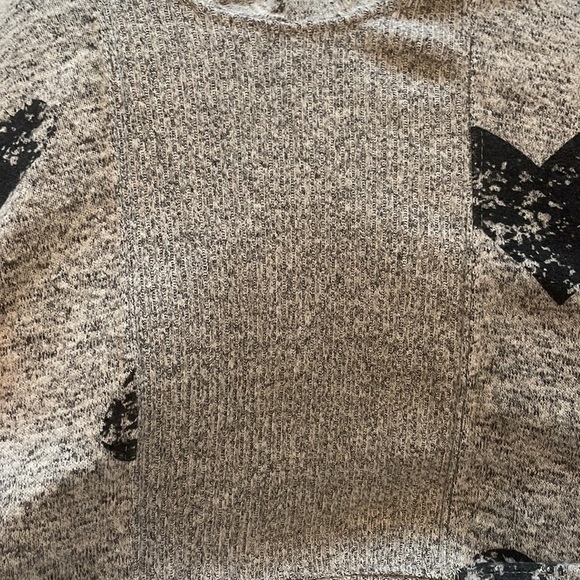 Philosophy Republic Clothing Sweater SZ S Distressed Hearts Soft - Picture 9 of 9